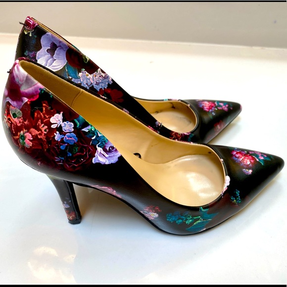 Guess Shoes - Guess Floral Pumps Sz 7
